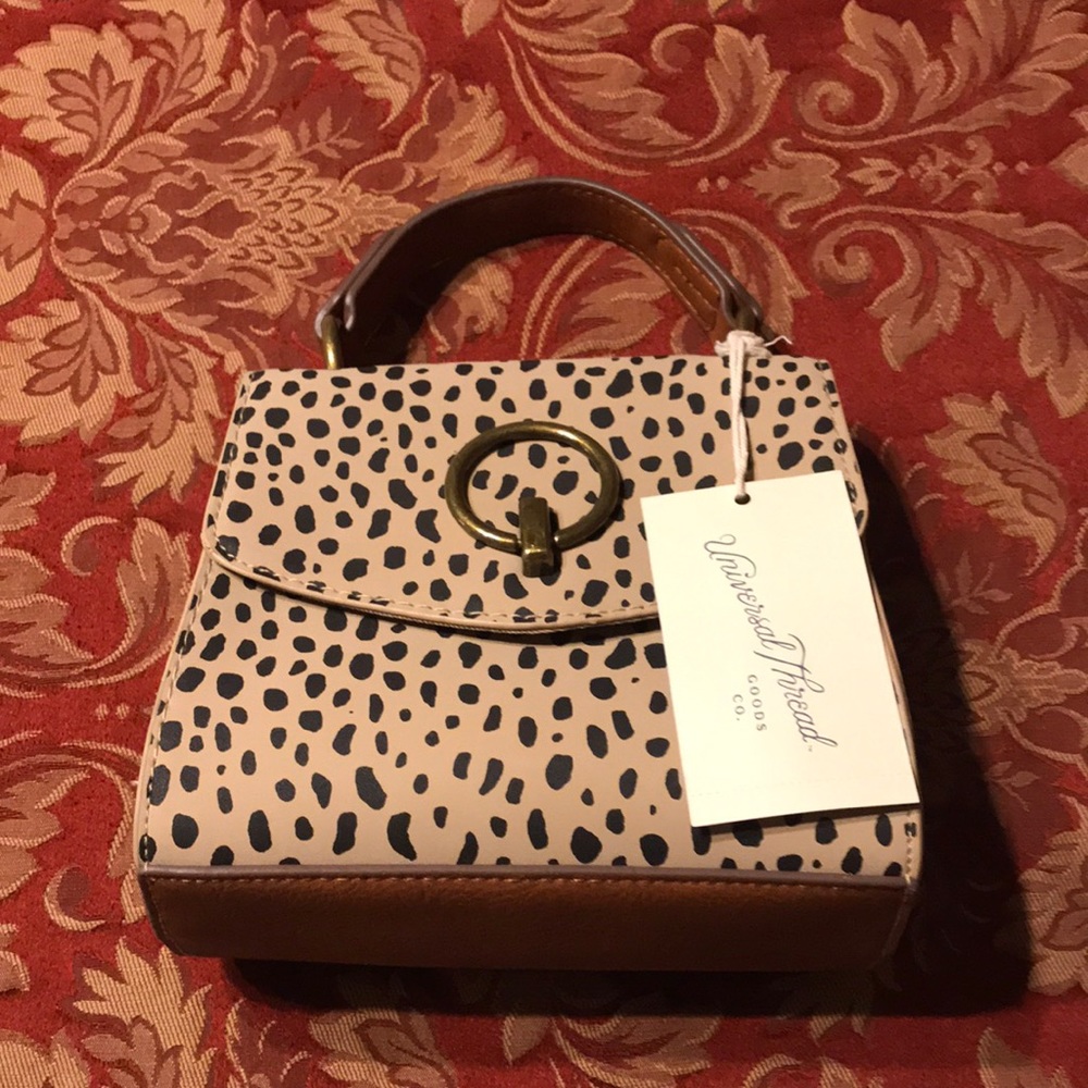 New Universal Thread crossbody